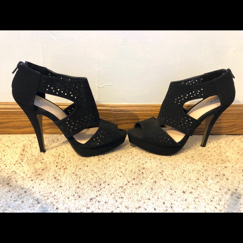 Apt. 9 High heeled shoes